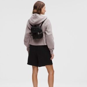NWT Lululemon Wunderlust Convertible Backpack Mini/ Black